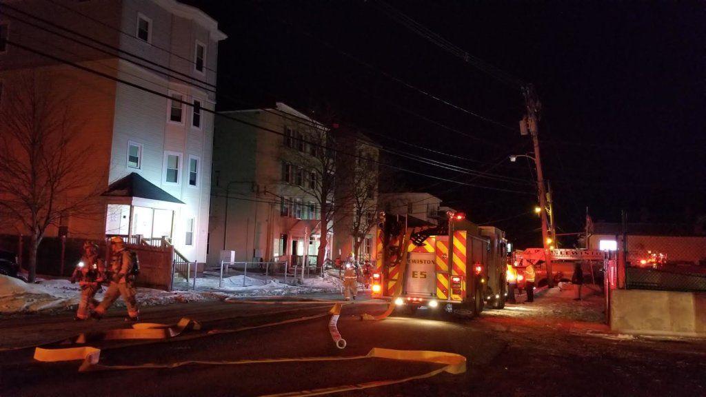 Lewiston: Firefighters douse early morning fire on Park Street