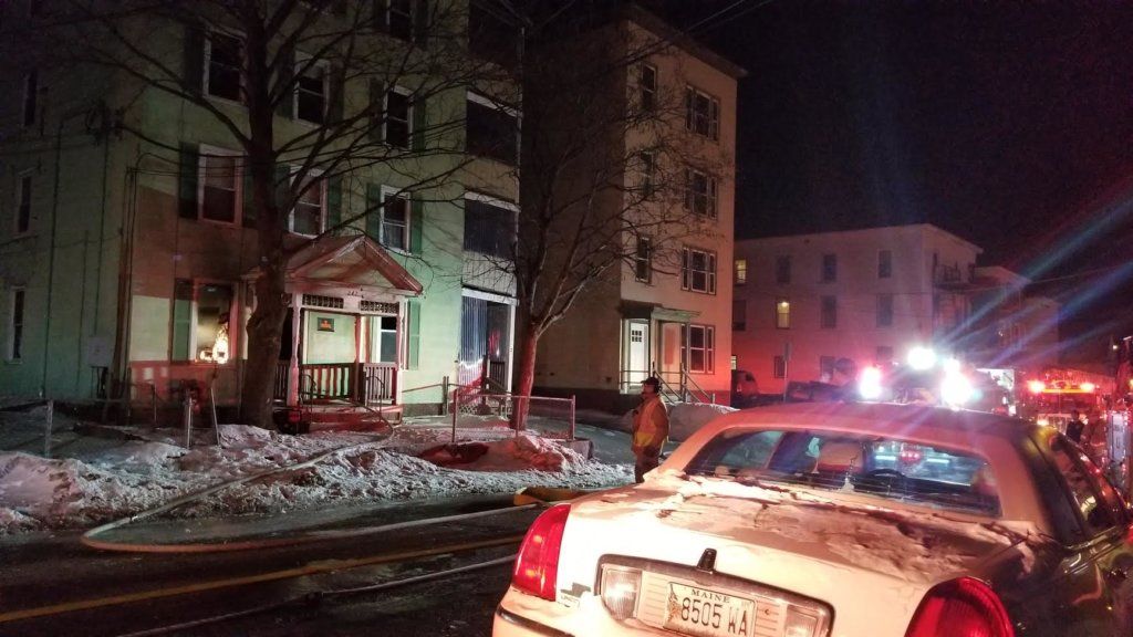 Lewiston: Firefighters douse early morning fire on Park Street