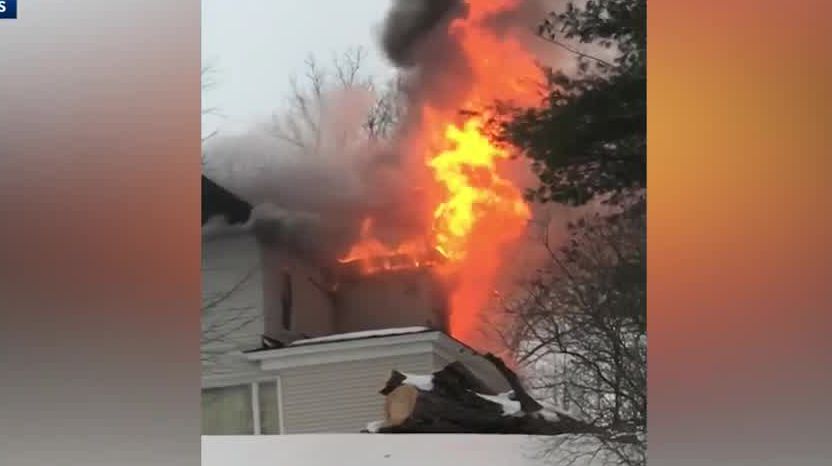 Fire breaks out at Hallowell home    